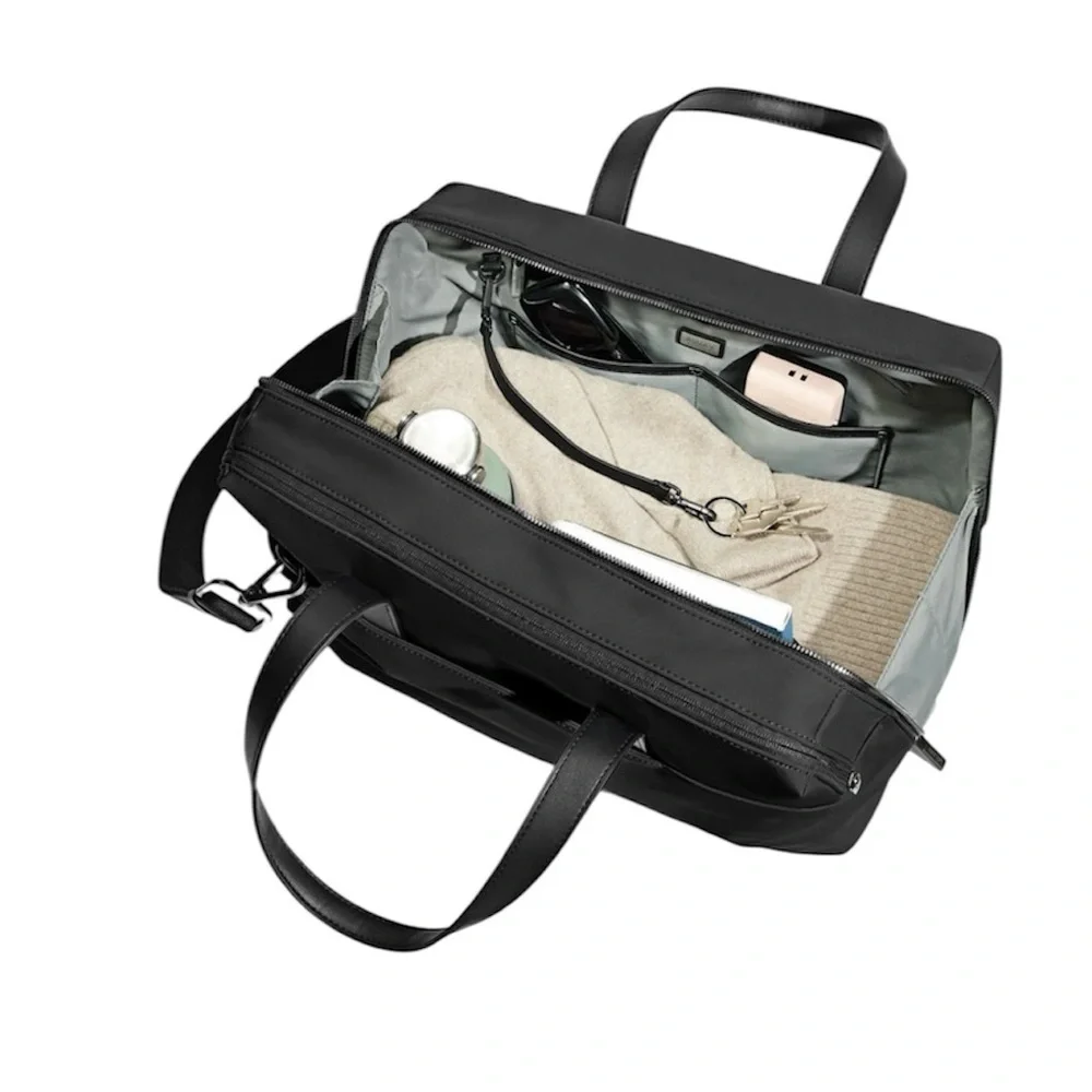 AWAY “The Everywhere Bag”in Black 20L